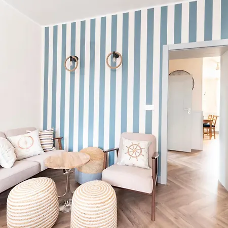 Two Bedroom 3city With Balcony In By Renters Apartament