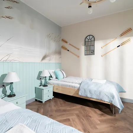 Two Bedroom 3city With Balcony In By Renters Apartament Gdańsk