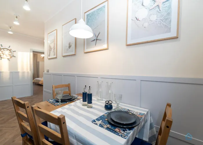 Two Bedroom 3city With Balcony In By Renters 公寓