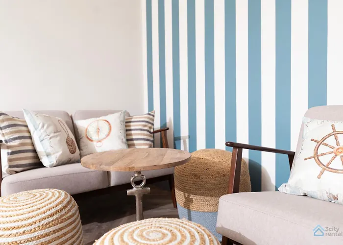 公寓 Two Bedroom 3city With Balcony In By Renters