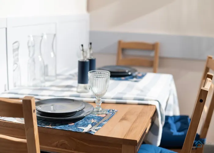 公寓 Two Bedroom 3city With Balcony In By Renters *