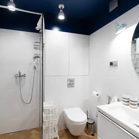 Two Bedroom 3city With Balcony In By Renters